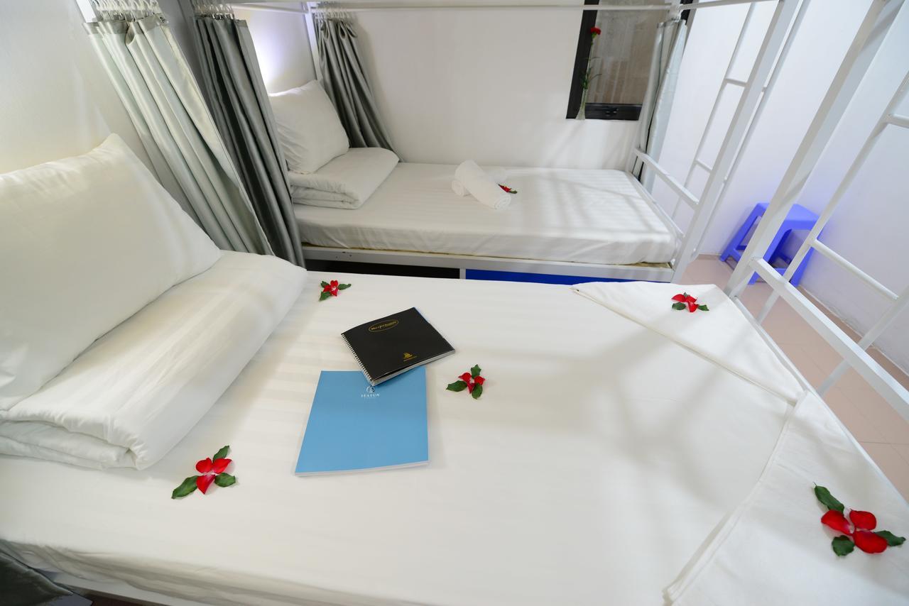 Pillow Backpacker Hostel (Adults Only) Ханой Екстер'єр фото