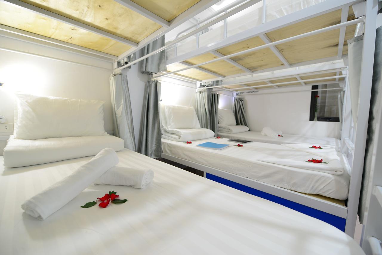 Pillow Backpacker Hostel (Adults Only) Ханой Екстер'єр фото