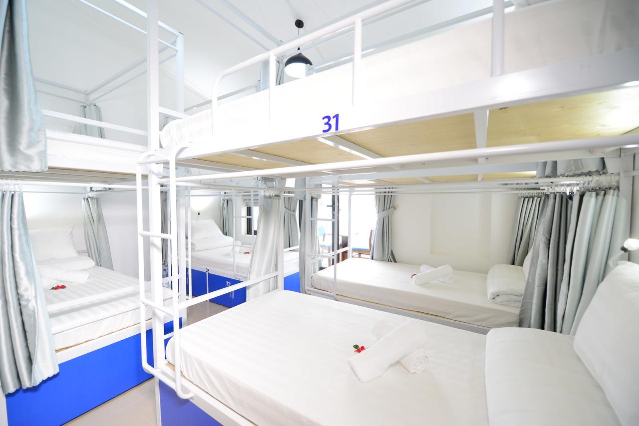 Pillow Backpacker Hostel (Adults Only) Ханой Екстер'єр фото