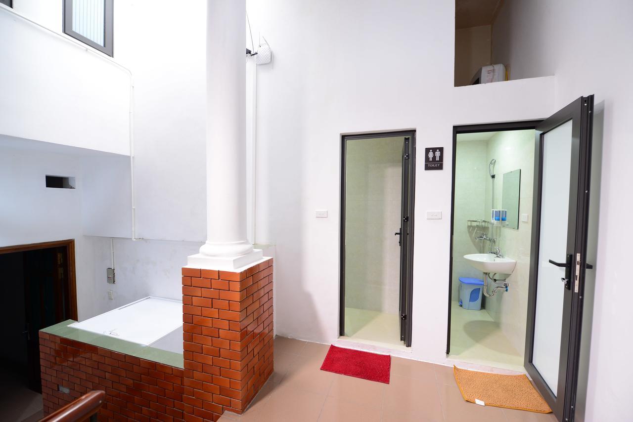 Pillow Backpacker Hostel (Adults Only) Ханой Екстер'єр фото